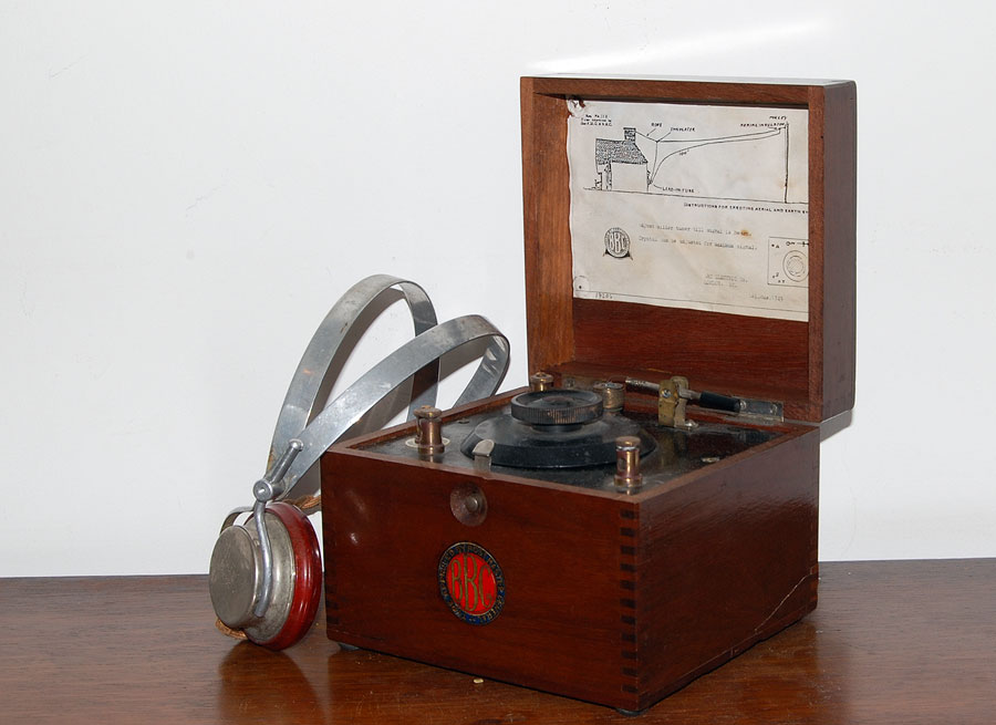 A crystal radio set