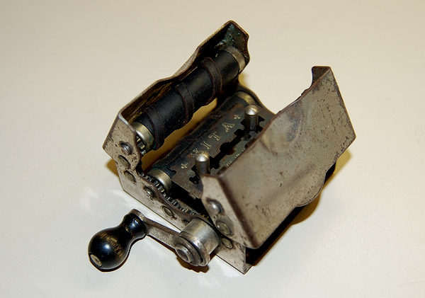 A sharpener for disposable razor blades