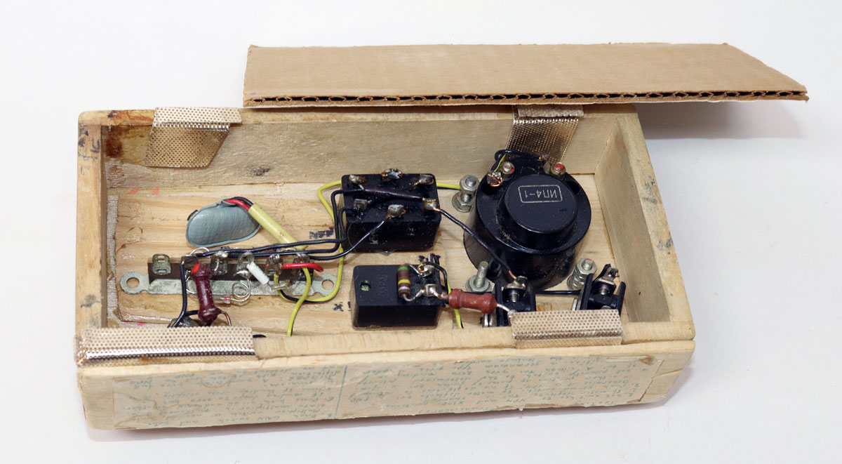 Balsa wood transistor tester