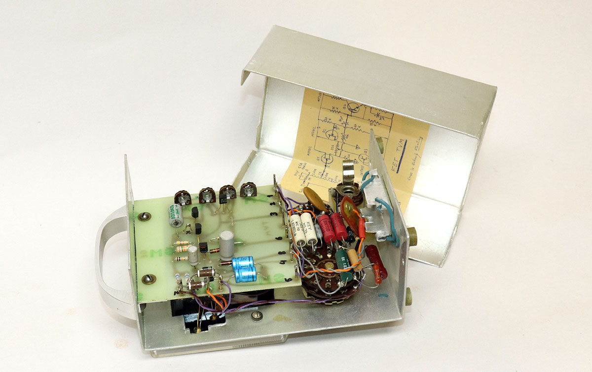 A transistorized voltmeter
