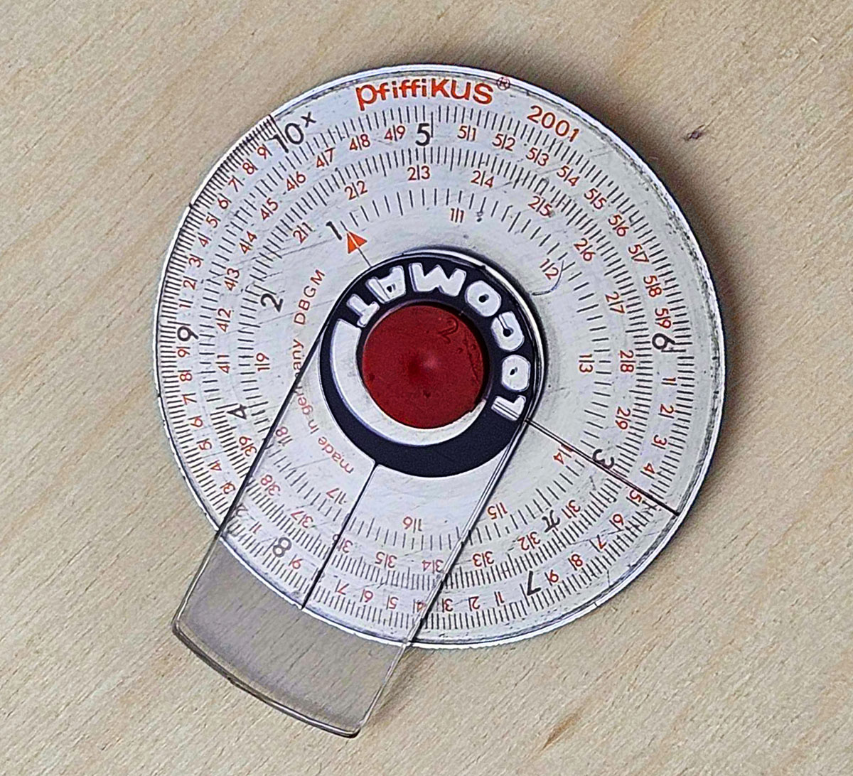 The Logomat Pfiffikus 2001 slide rule - calculation example