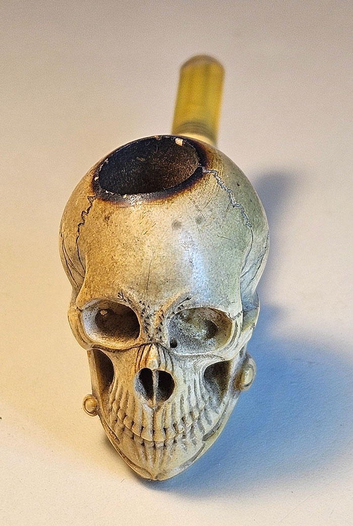 Memento mori! 6 A memento mori meerschaum pipe